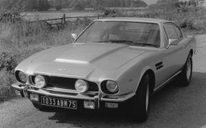 Aston Martin V8